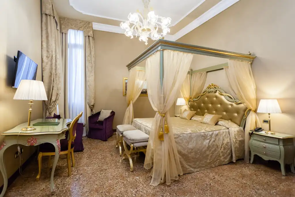 Venetian-style rooms